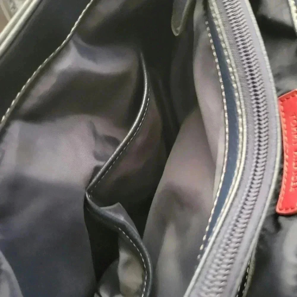 Tommy Hilfiger sholder Purse NWOT - Picture 6 of 8